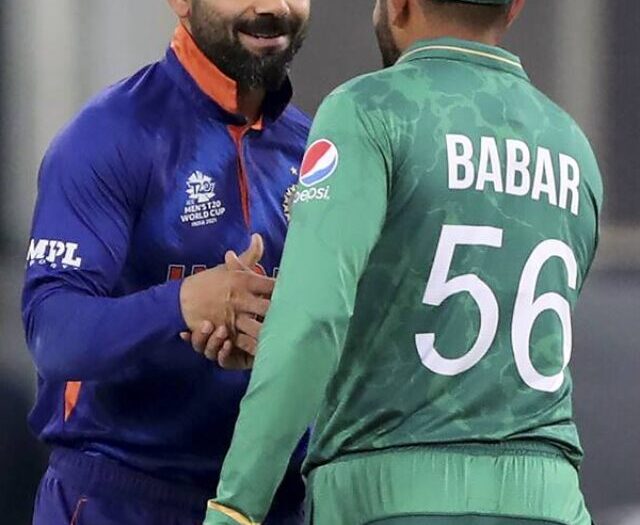 babar अपनी तुलना virat से करता है उससे कोई गेंदबाज नही डरता