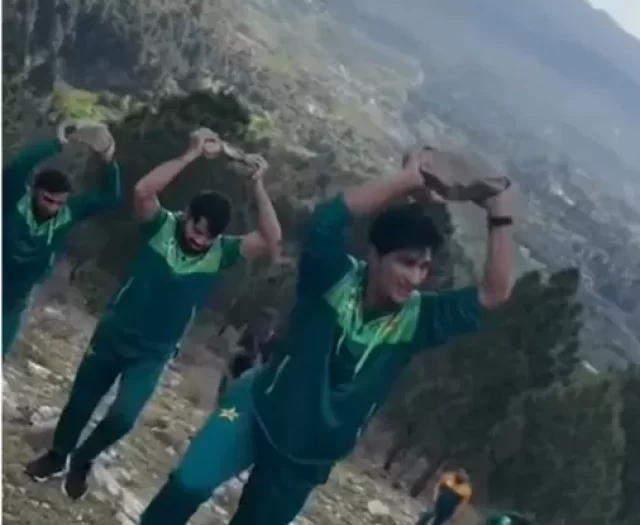 Azam Khan के लिए पहाड़ की शिखर पर बजी तालियां, पाकिस्तान टीम की...